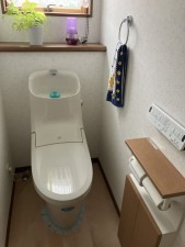 上尾市弁財、中古一戸建てのトイレ画像です