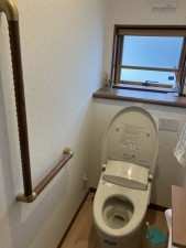 上尾市弁財、中古一戸建てのトイレ画像です