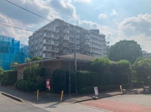 上尾市柏座、マンションの外観画像です