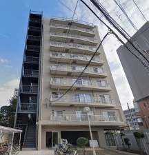 上尾市仲町、マンションの外観画像です