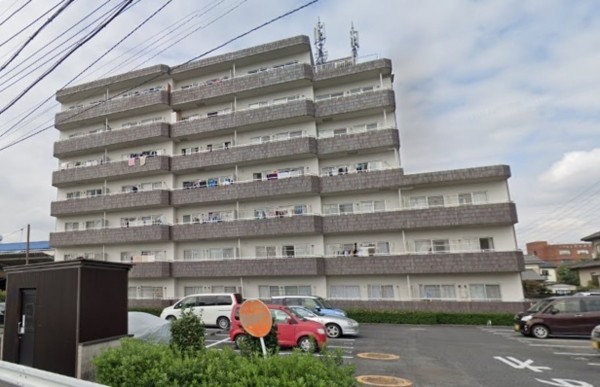 上尾市大字上尾下、マンションの外観画像です