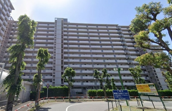 上尾市谷津、マンションの外観画像です