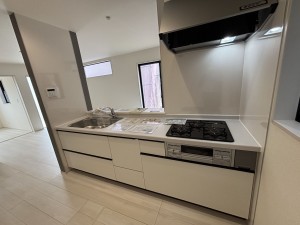 上尾市向山、新築一戸建てのキッチン画像です