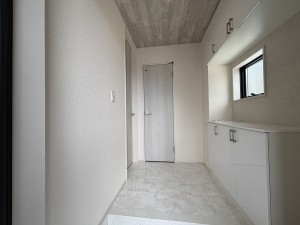 上尾市向山、新築一戸建ての玄関画像です