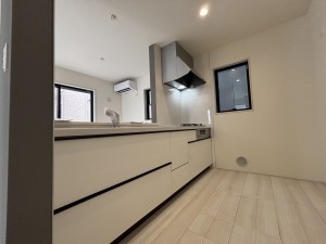 上尾市向山、新築一戸建てのキッチン画像です