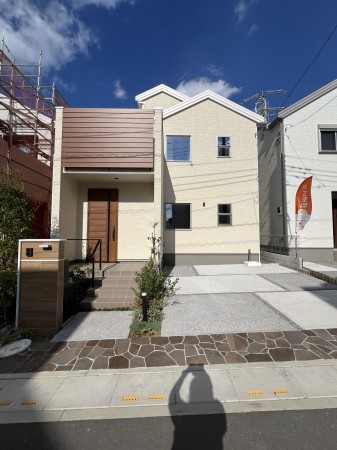 八潮市古新田、新築一戸建ての画像です