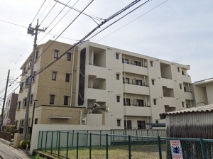 上尾市本町、マンションの外観画像です