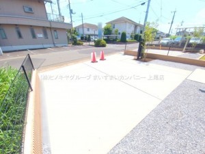 上尾市小泉、新築一戸建ての駐車場画像です