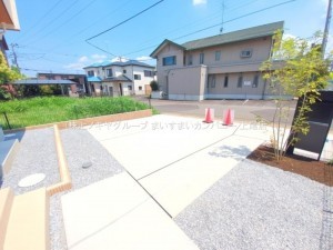 上尾市小泉、新築一戸建ての駐車場画像です