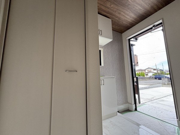上尾市向山、新築一戸建ての玄関画像です