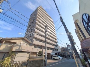 上尾市柏座、マンションの画像です