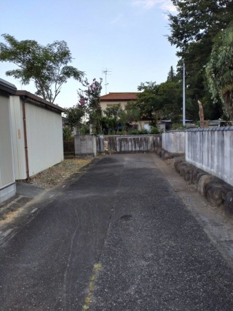 比企郡吉見町大字黒岩、土地の前面道路を含む現地写真画像です