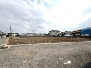 上尾市緑丘、土地の前面道路を含む現地写真画像です