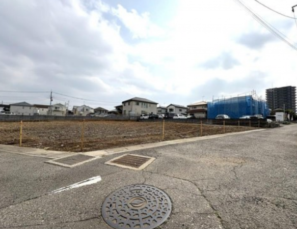 上尾市緑丘、土地の前面道路を含む現地写真画像です