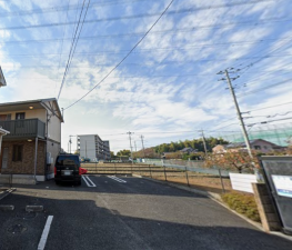 上尾市大字平塚、収益物件/アパートの前面道路を含む現地写真画像です