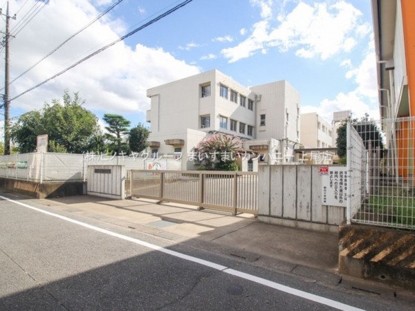 桶川市若宮、土地の小学校画像です