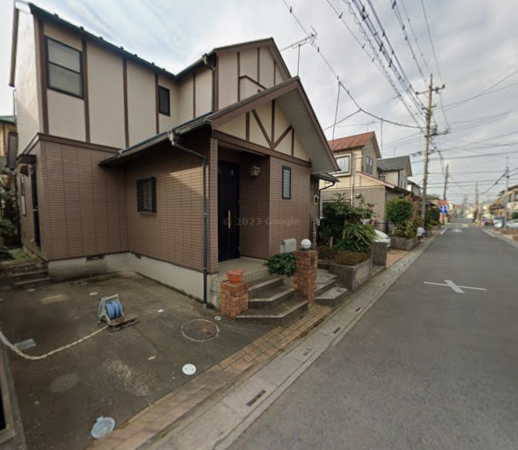 上尾市大字上、中古一戸建ての前面道路を含む現地写真画像です