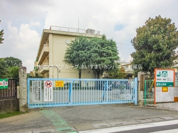 上尾市、土地の小学校画像です