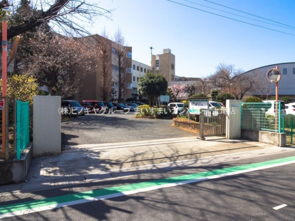 桶川市東、マンションの中学校画像です